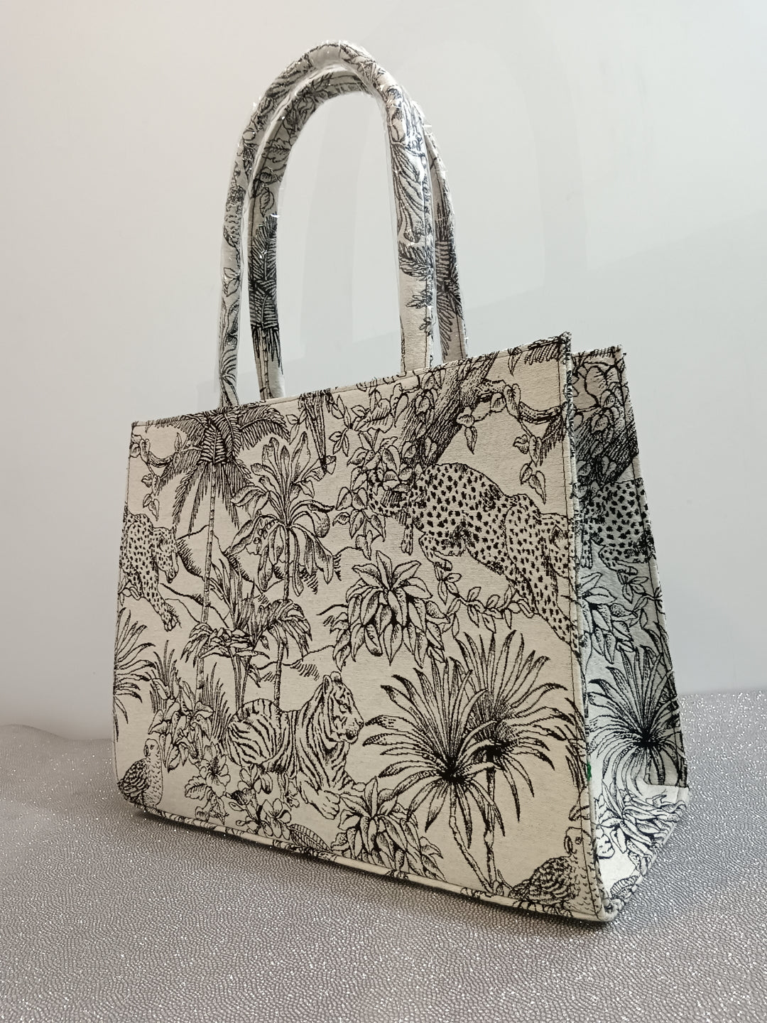 Nivel White Jungle Tote